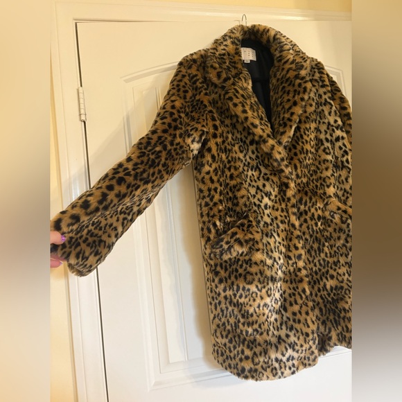 ⚡️SALE⚡️Faux Fur Leopard Coat - Picture 3 of 7